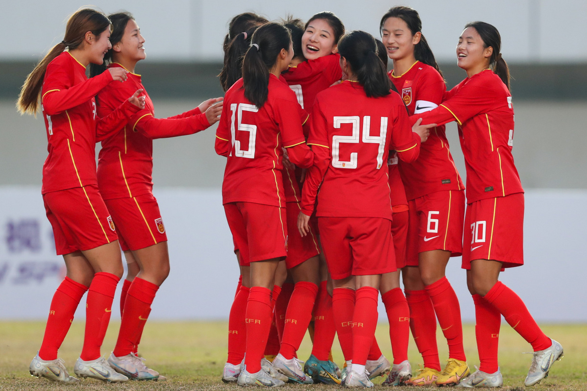 包含乌兹别克斯坦女足遭遇崩盘，遗憾无缘进军决赛的词条
