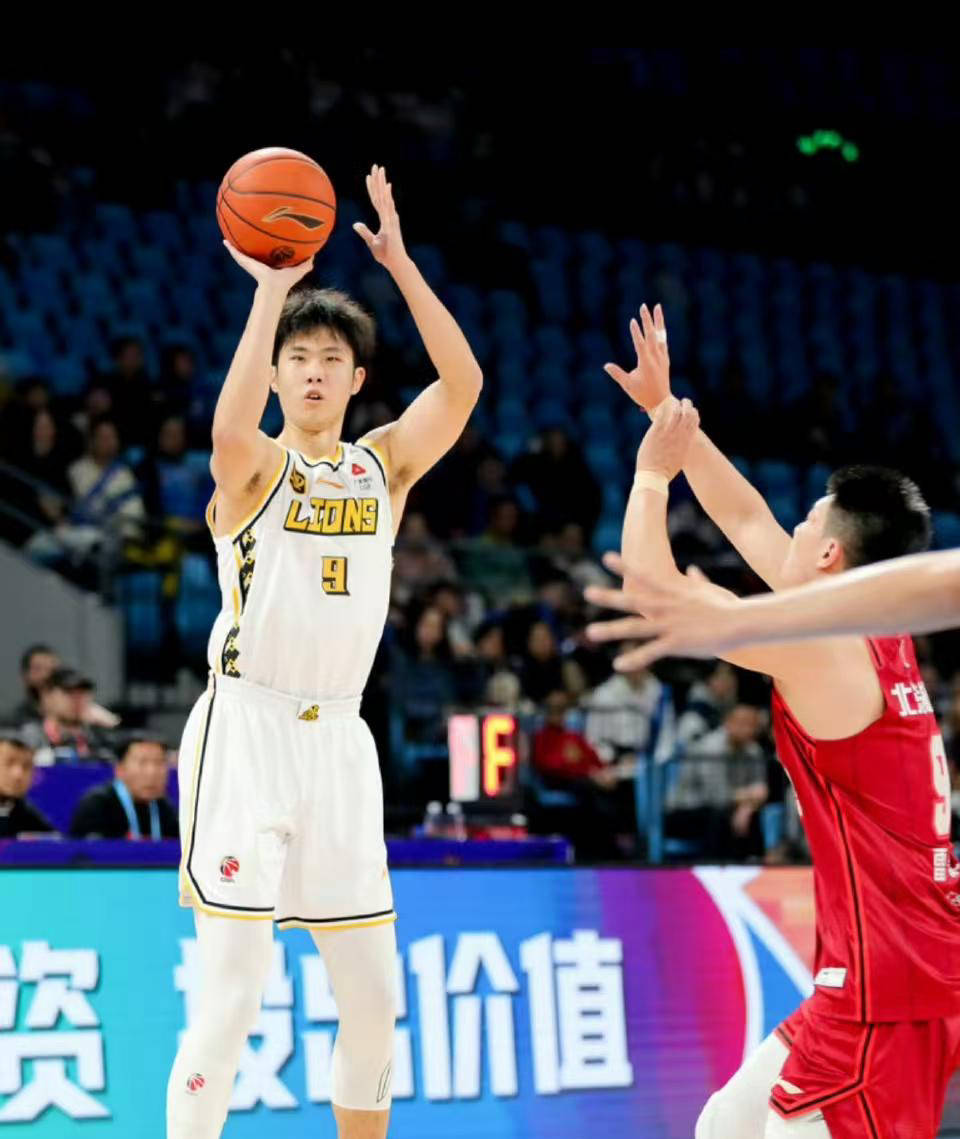 包含广厦男篮大胜迎来连胜，士气高昂的词条