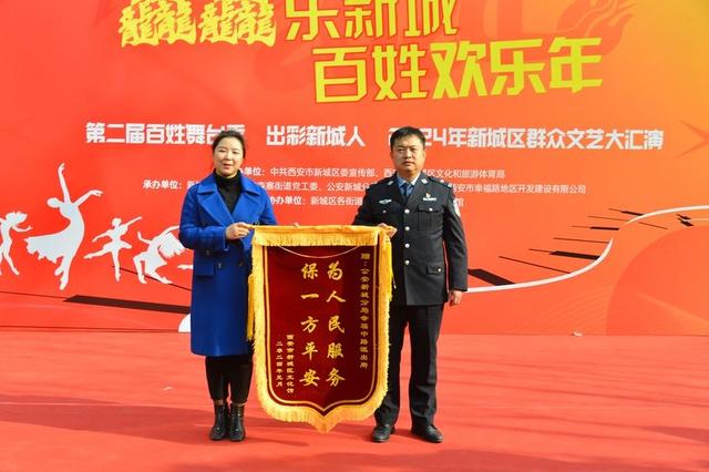 热血拼搏！球场热情澎湃再掀高潮的简单介绍