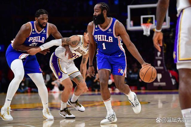 球队连败,主教练团队拟定新战术 球队连败,主教练团队拟定新战术