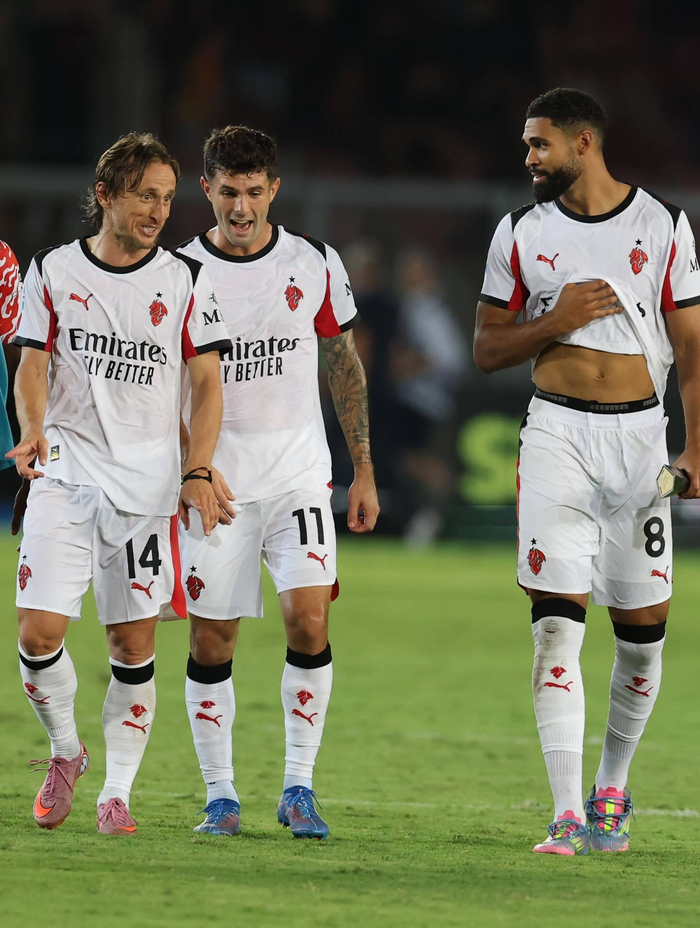 中国险胜AC米兰，莫德里奇点燃赛场