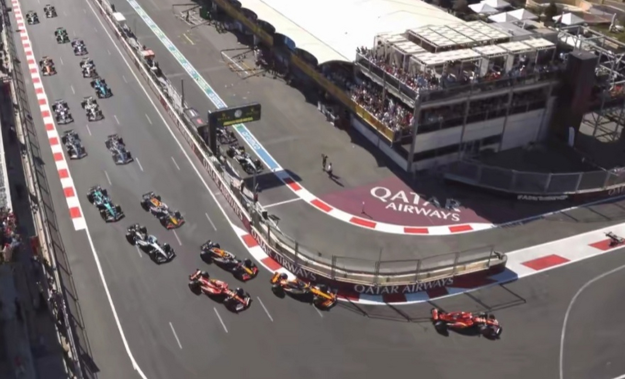 红牛车队鏖战阿斯顿马丁,佩雷兹刷新纪录 红牛车队鏖战阿斯顿马丁,佩雷兹刷新纪录