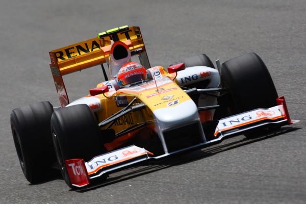 梅赛德斯轻取索伯车队，阿隆索扛起全队