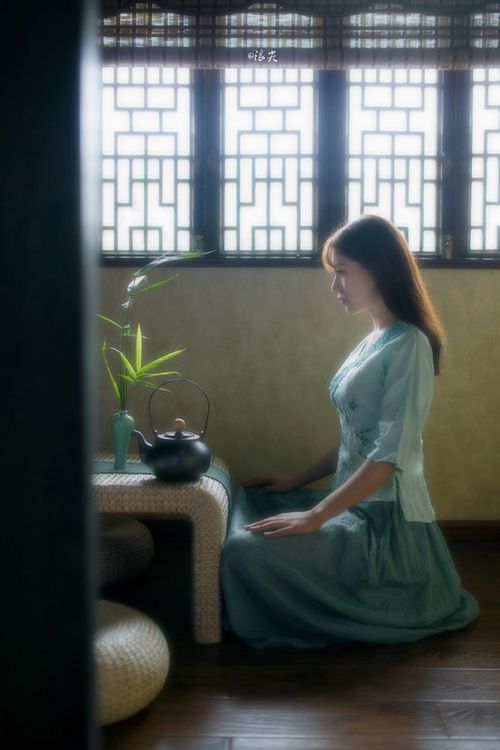 欧战之夜的双重奏，团队铁血与个人神迹的绿茵交响