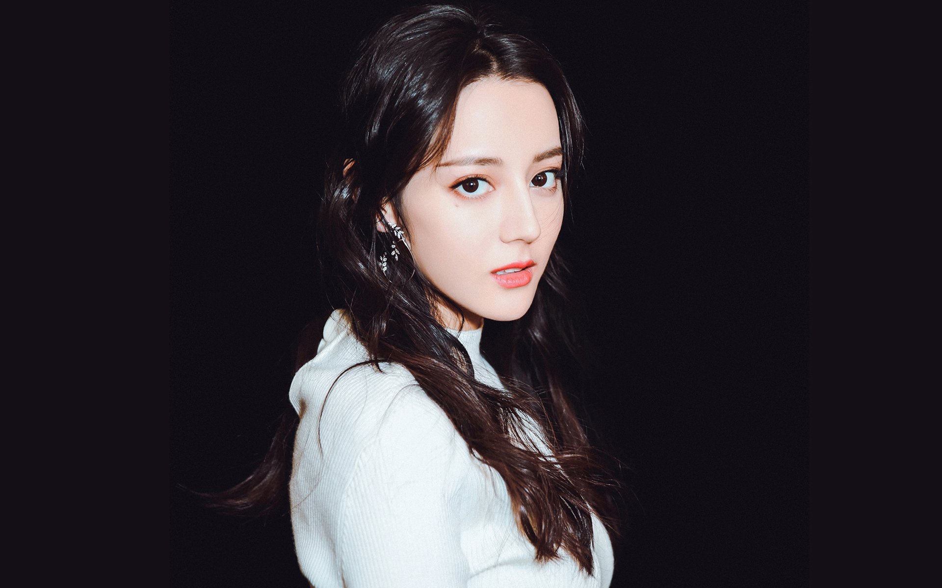 阿尔瓦雷斯惊艳四座,AC米兰逆转亚特兰大夺关键胜利