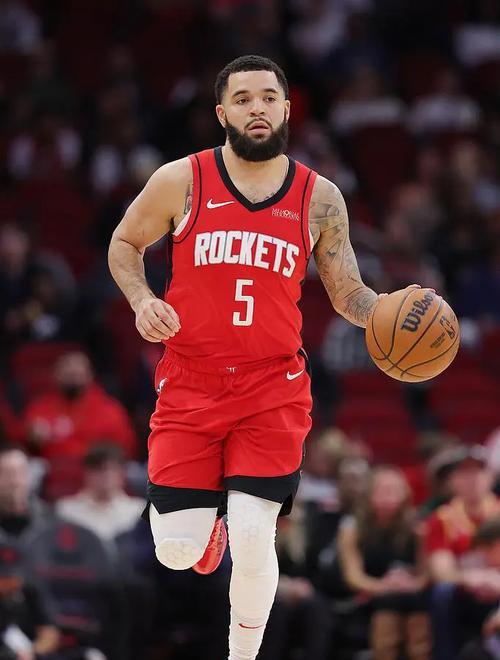 广厦队对阵雷霆,范弗利特带动全队节奏 广厦队对阵雷霆,范弗利特带动全队节奏