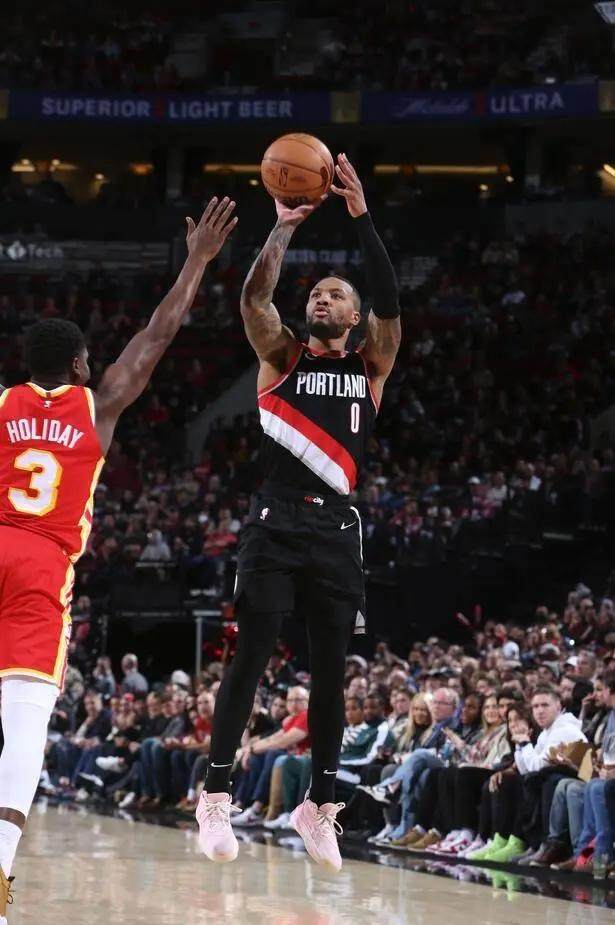 辽宁队对阵爵士,利拉德防守端锁死对手 辽宁队对阵爵士,利拉德防守端锁死对手